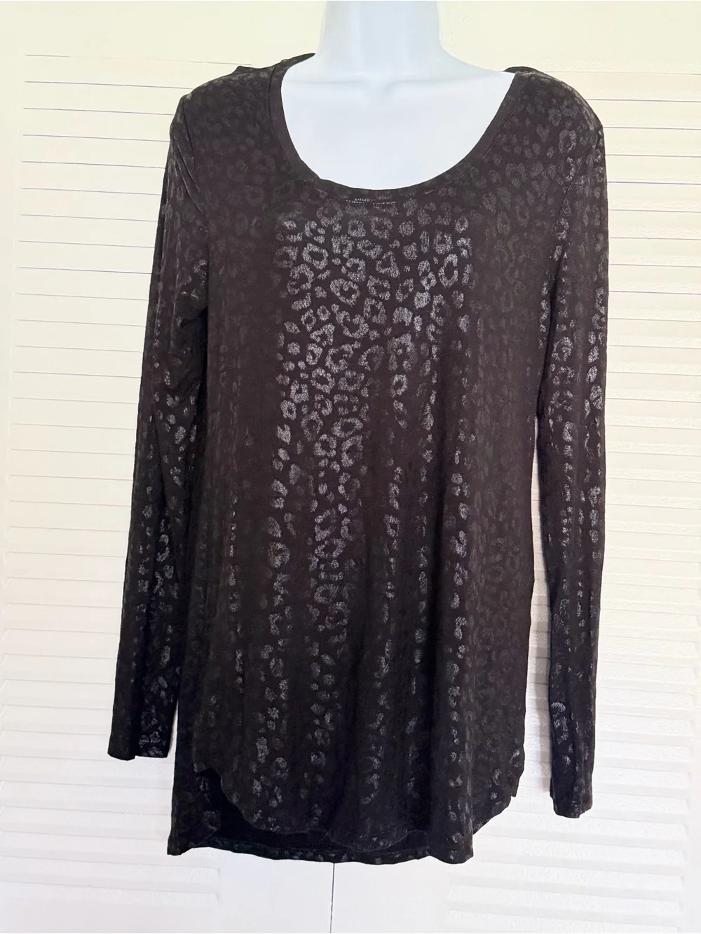 White House Black Market Black Leopard-Print Long Sleeve Scoop Neck Top size sma